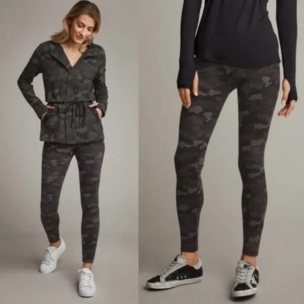 Cabi #3931 ATC Black Gray Camo High Rise Leggings Pockets Women’s Small EUC